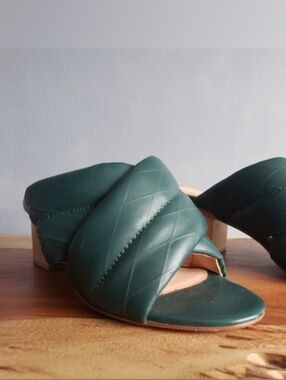 TERHI POLKKI GREEN LEATHER QUILTED SLIDE ON SANDALS, SIZE 37